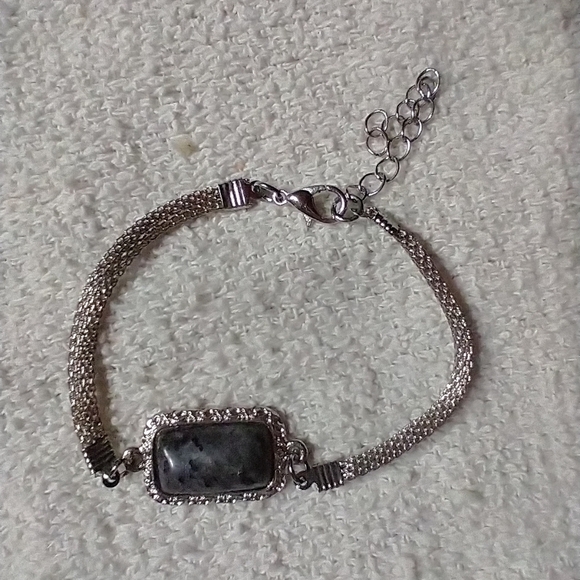 Silvertone mesh chain Grey stone bracelet - Picture 1 of 2